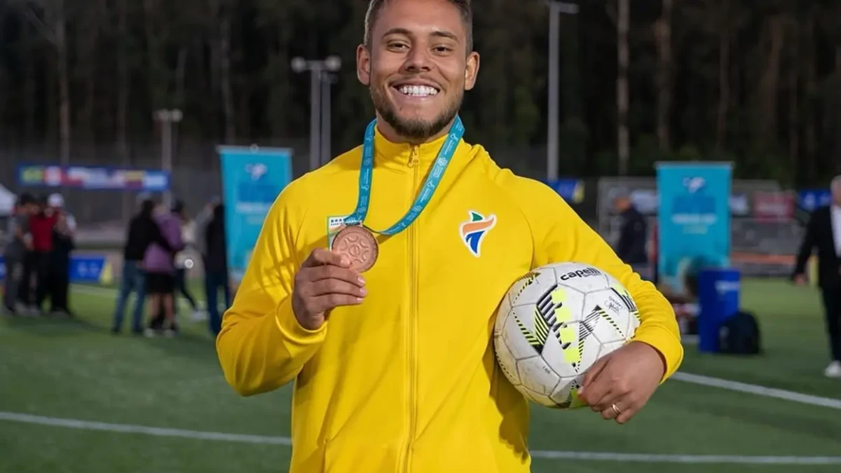 Anapolino Vini Gol teve um AVC aos 16 anos Goiano é eleito o melhor do Brasil no futebol para pessoas com paralisia cerebral
