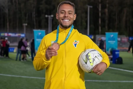 Anapolino Vini Gol teve um AVC aos 16 anos Goiano é eleito o melhor do Brasil no futebol para pessoas com paralisia cerebral