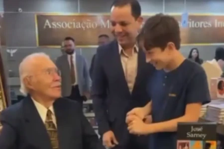 Menino autista realiza sonho de conhecer Sarney; vídeo (Foto: Reprodução)