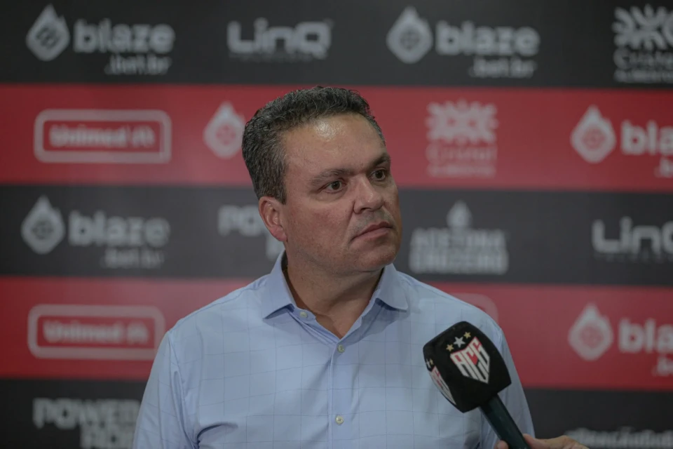 Adson analisa 2025 do Atlético-GO e promete time mais equilibrado