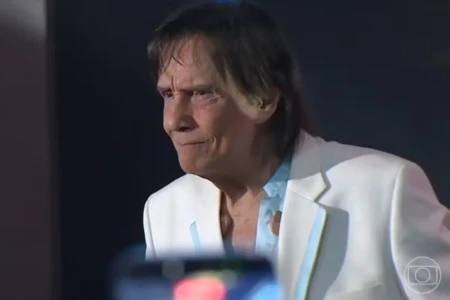 Roberto Carlos sofre acidente e é internado às pressas durante gravação da Globo (Foto: Reprodução)