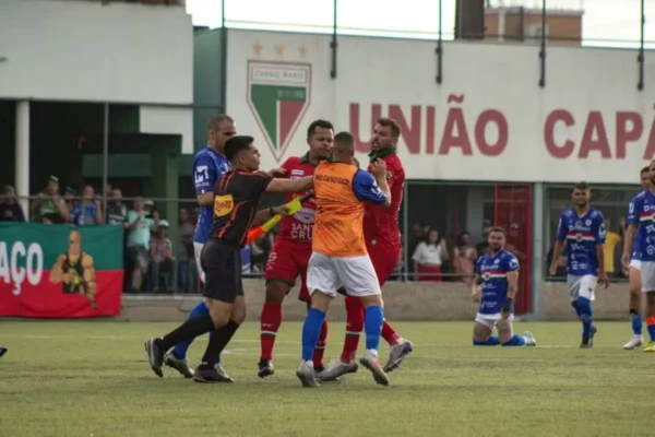 Confusão em final da Taça do Paraná