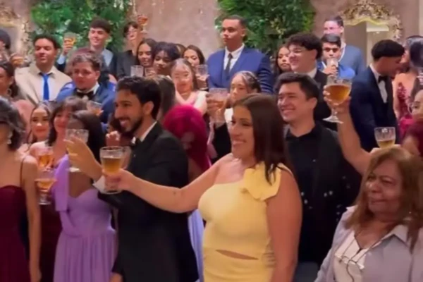 Dor e superação: alunos que tiveram formatura cancelada se unem para fazer o baile em Goiânia (Foto: Reprodução)