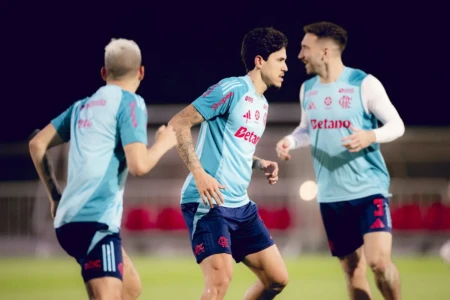 Pedro e Léo Ortiz estarão à disposição do Flamengo contra o PSG