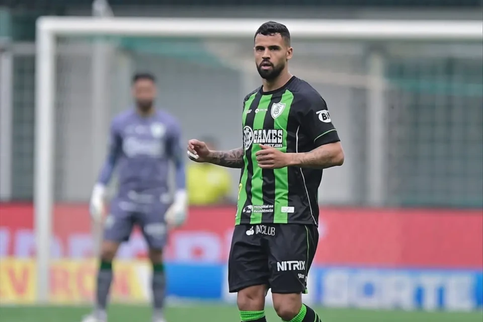 Lucão em partida pelo América-MG