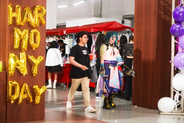 Evento com temática natalina reúne fãs da cultura coreana em Goiânia