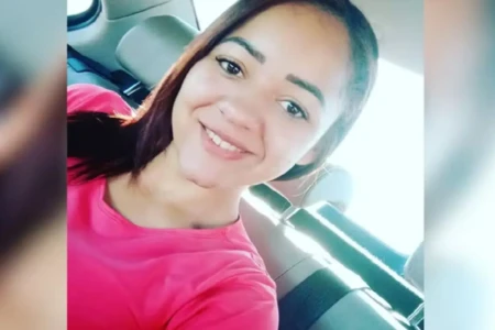 Imagem mostra foto postada por Larissa nas redes sociais