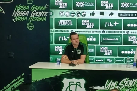 Daniel Paulista em apresentação no Goiás