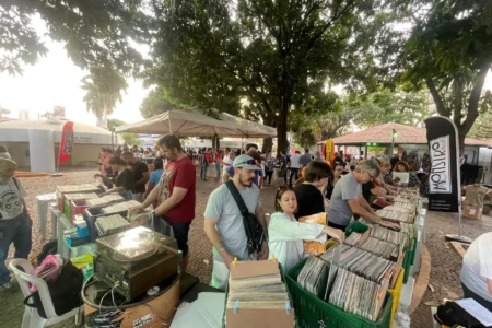Goiânia recebe feira de discos de vinil com opções para colecionadores e compras de fim de ano