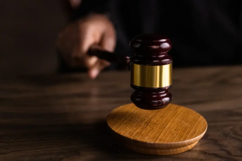 Imagem do martelinho da justiça