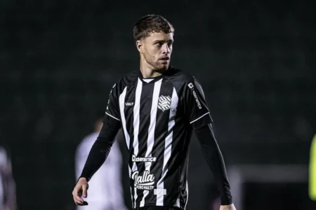 João Lucas pertence ao Vila Nova, mas estava emprestado do Figueirense