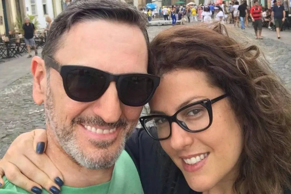Justiça determina medida protetiva a ex-mulher de Paulo Miklos e fixa distância mínima
