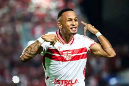 Léo Pereira em passagem pelo CRB