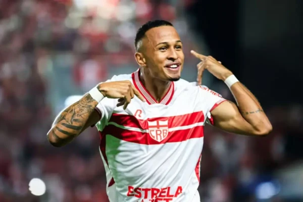 Léo Pereira em passagem pelo CRB