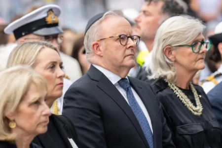 Vídeo: premiê é vaiado em homenagem às vítimas do ataque na Austrália (Foto: Instagram/Albanese)