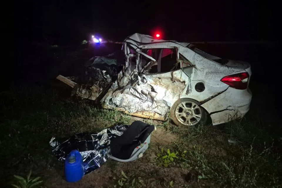 imagem do carro onde estavam a família