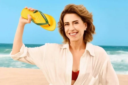 Apesar de boicote, Havaianas chega a 4,3 milhões de seguidores após vídeo com Fernanda Torres Marca chegou a perder seguidores