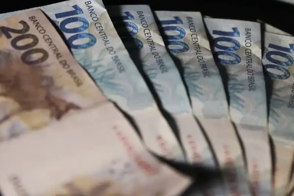 INSS começa a pagar 2ª parcela do 13º; veja calendário e quem recebe Valores serão liberados junto com o benefício mensal de aposentadoria