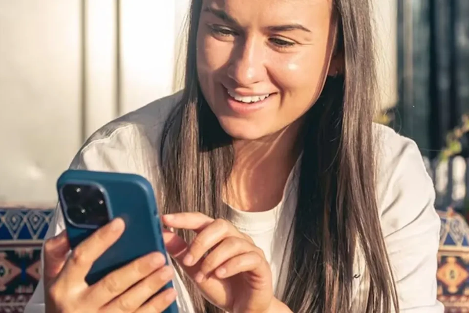 Americana mulher troca ChatGPT por homem real que conheceu em grupo de pessoas que namoram IAs relacionamento virtual