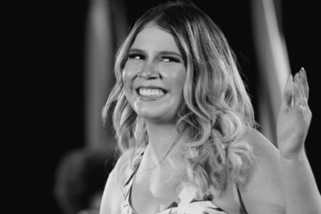 Foto inédita mostra Marília Mendonça ao lado de piloto antes de acidente aéreo em Minas Gerais