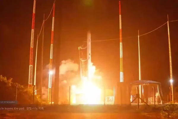 Após decolar, explode foguete que marcaria 1º lançamento orbital da história em solo brasileiro Hanbit-Nano sofreu anomalia durante o voo