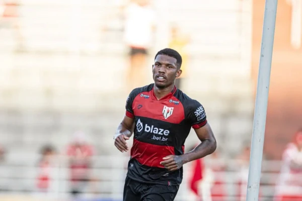 Atacante Lelê deixa o Atlético Goianiense