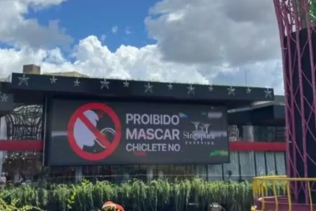 Shopping em Goiás proíbe clientes de mascar chicletes: "Cultura de Singapura" Proibição causou polêmica em Caldas Novas