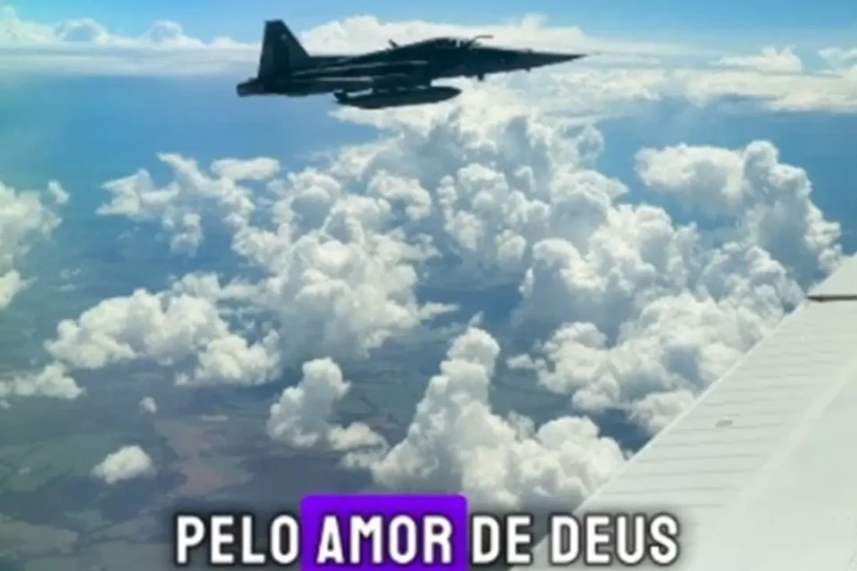 Médica filma avião a caminho de Anápolis sendo interceptado pela FAB; assista vídeo Parece cena de filme, mas foi real Stéphanie Itala Rizk