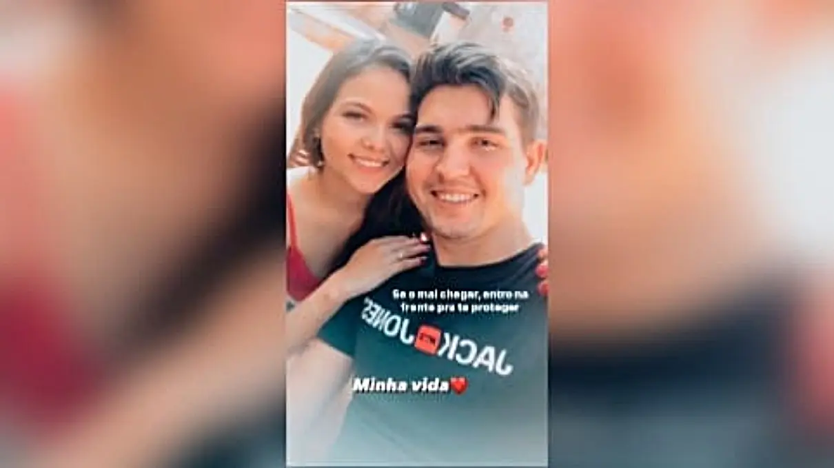 Imagem do casal antes do acidente