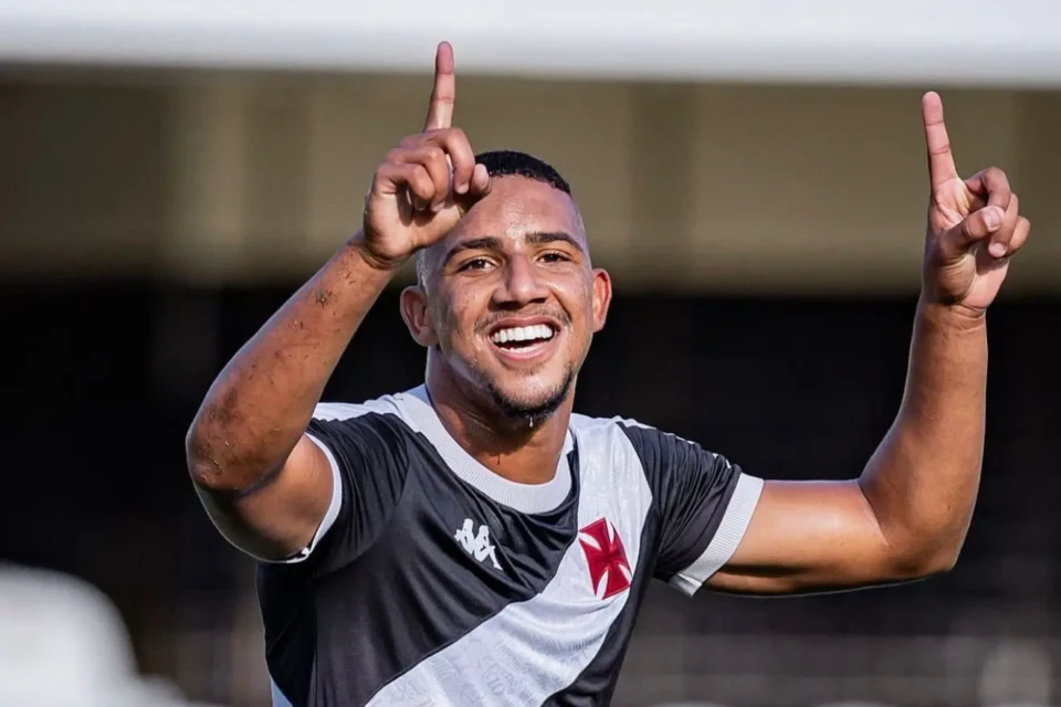 Atlético Goianiense contrata Léo Jacó por quatro anos