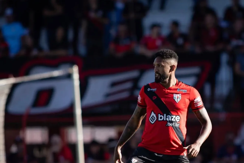 Ex-Atlético-GO deixa a Ponte Preta antes de estrear