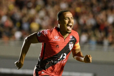 Palmeiras fecha com Marlon Freitas após pedido do jogador