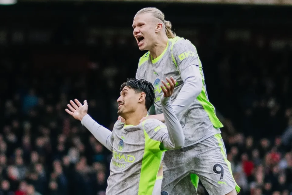 Jogadores do Manchester City comemoram gol no Campeonato Inglês