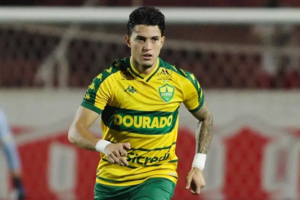 Jader Barbosa, de 22 anos, é o novo reforço do Atlético Goianiense