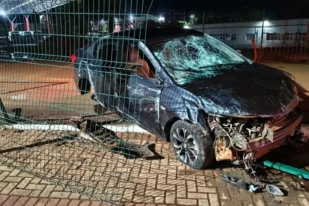 Imagem do veículo abandonado no local