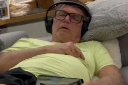 Filhos visitam hospital e dizem que Bolsonaro 'não está nada bem' (Foto: Reprodução)