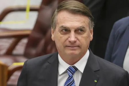 Moraes rejeita pedido de Bolsonaro para levar recurso ao plenário do STF Ministro argumenta que solicitação é incabível