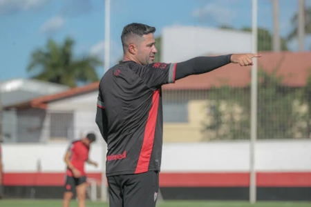 Rafael Lacerda em treino pelo Atlético Goianiense