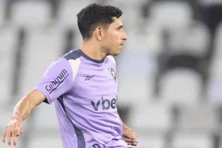 O Corinthians tem interesse em Savarino, do Botafogo