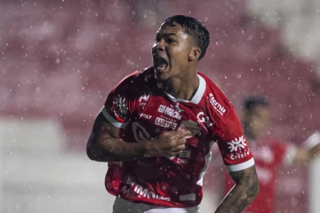 Gustavo Pajé, atacante do Vila Nova