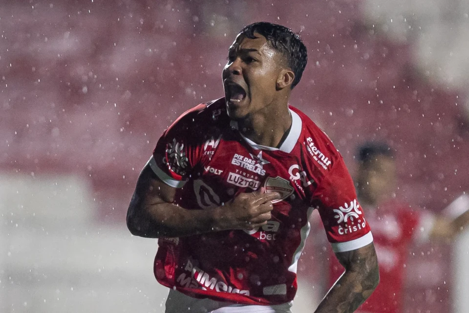 Gustavo Pajé, atacante do Vila Nova