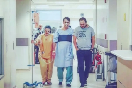 Bolsonaro volta a soluçar após duas cirurgias para corrigir o problema