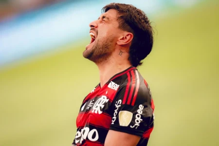 Arrascaeta em partida pelo Flamengo