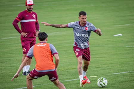Bruno Xavier em treino pelo Vila Nova
