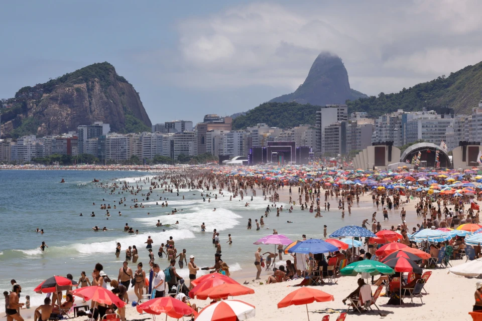 Defesa Civil alerta para ondas de até 2,5 metros no Rio durante o Réveillon (Foto: Agência Brasil)