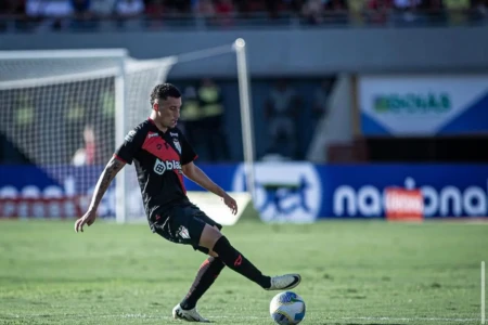Vendido ao Vitória, Gabriel Baralhas publica despedida emocionante do Atlético Goianiense