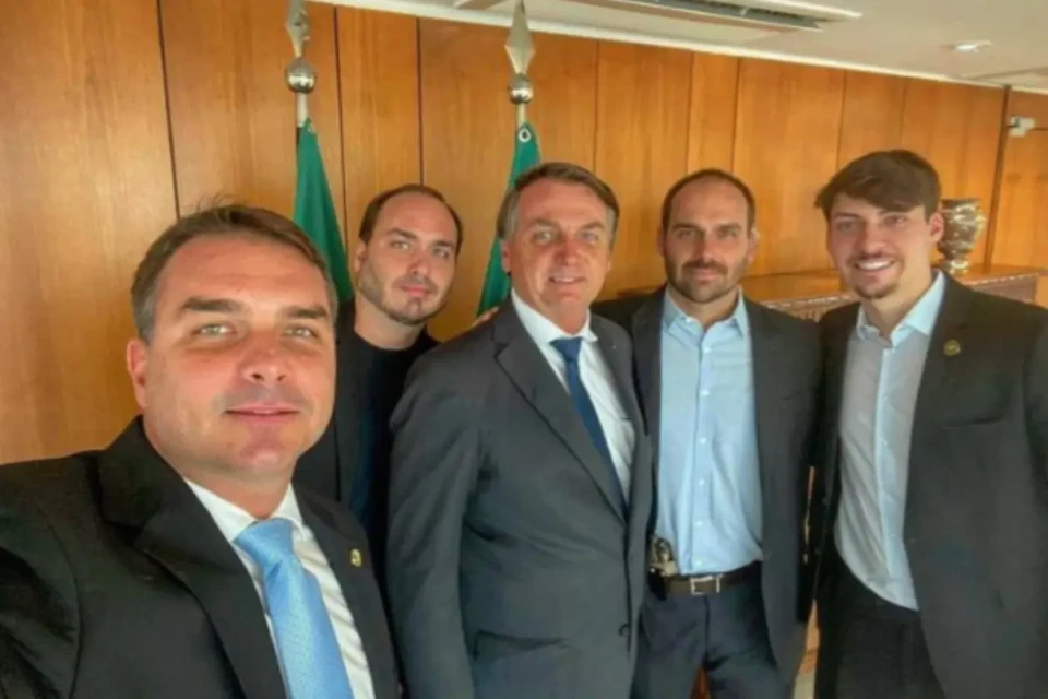 Moraes autoriza Bolsonaro a receber visita de três filhos, mas veta um (Foto: Twitter)