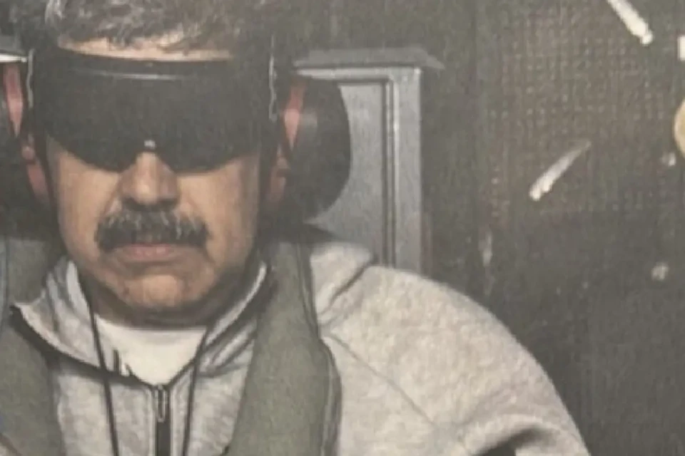 Trump-Posts-Photo-of-Captured-Maduro-Aboard-USS-Iwo-Jima