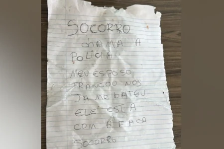 'Socorro, chama a polícia': mulher trancada em quarto consegue se salvar com bilhete (Foto: Reprodução)