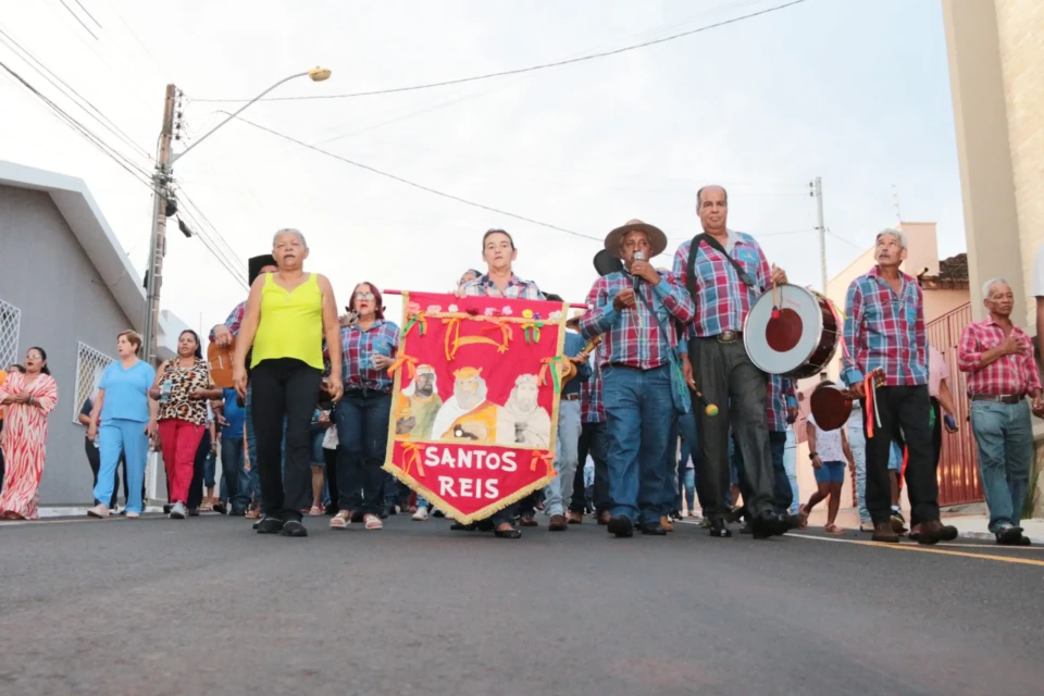 Tradicional Folia de Reis encerra celebrações natalinas em Jataí